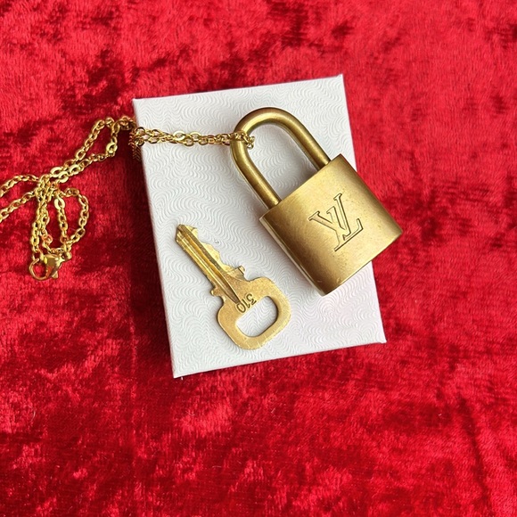 Louis Vuitton lock and key. Key number 310. ID # 13 final price - Picture 3 of 4